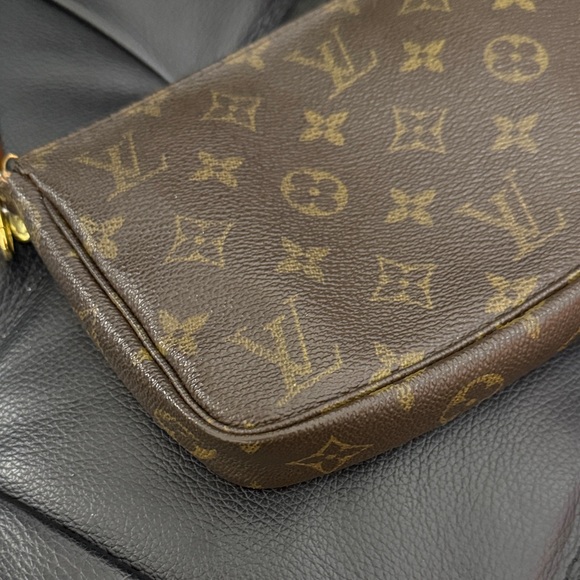 LV Monogram Pochette Crossbody - Picture 2 of 16